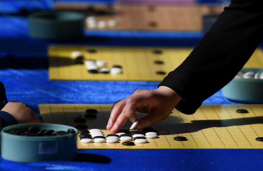 網(wǎng)上圍棋比賽，棋逢對手，情感交流暖人心